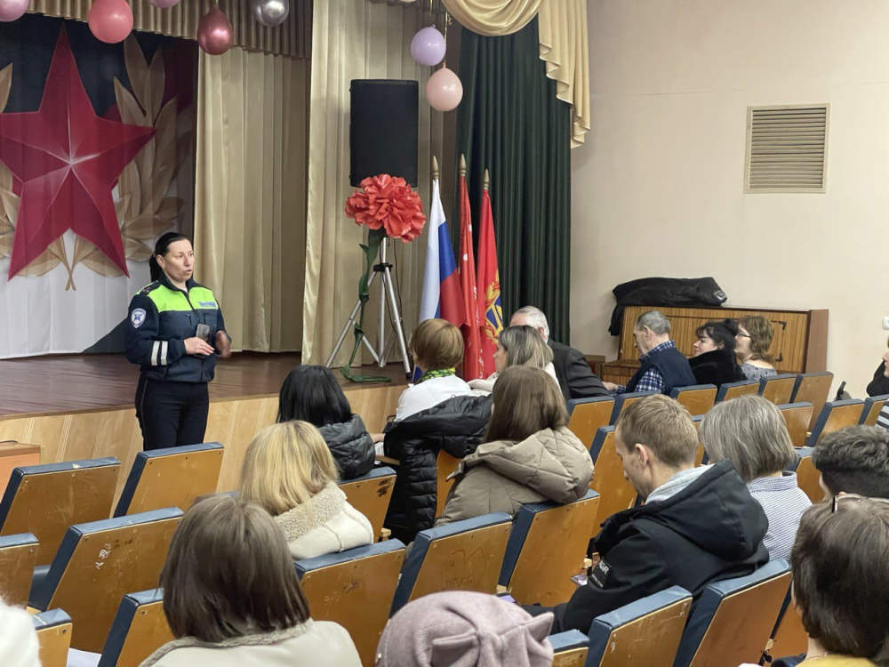 В Унече прошло общерайонное родительское собрание по повышению правовой грамотности среди населения