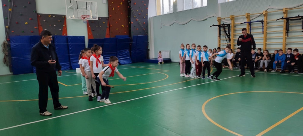 В Унече для школьников младших классов провели спортивный праздник «Веселые старты»