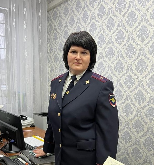 Сотрудники МО МВД России «Унечский» поздравили коллегу Ольгу Васильевну Володикову с днём рождения