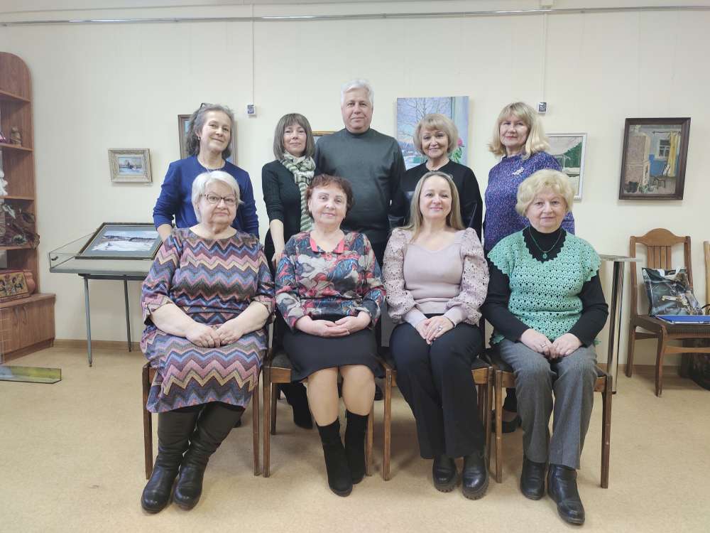 В Унече в ДХШ им. Ю.И. Саханова открылась выставка работ художников Унечской ассоциации Родники