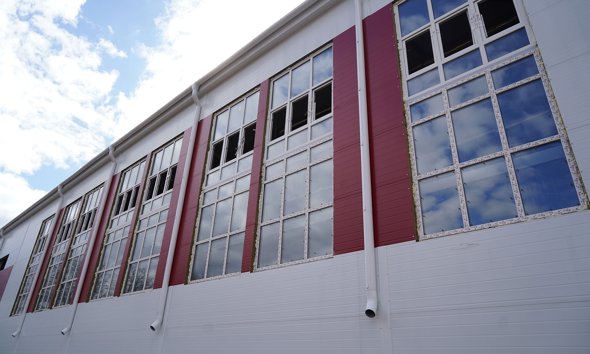 Александр Богомаз проконтролировал строительство спортивно-оздоровительного комплекса в Унече