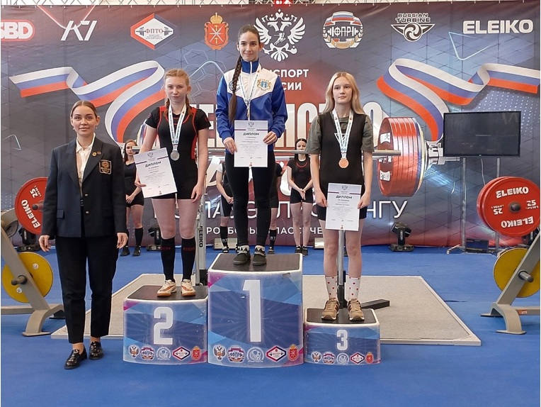 Анастасия Долганова из Брянщины завоевала бронзу первенства России по пауэрлифтингу