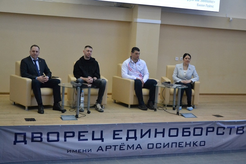 Звезды брянского спорта Осипенко и Фридзон дали школьникам «Билет в будущее»