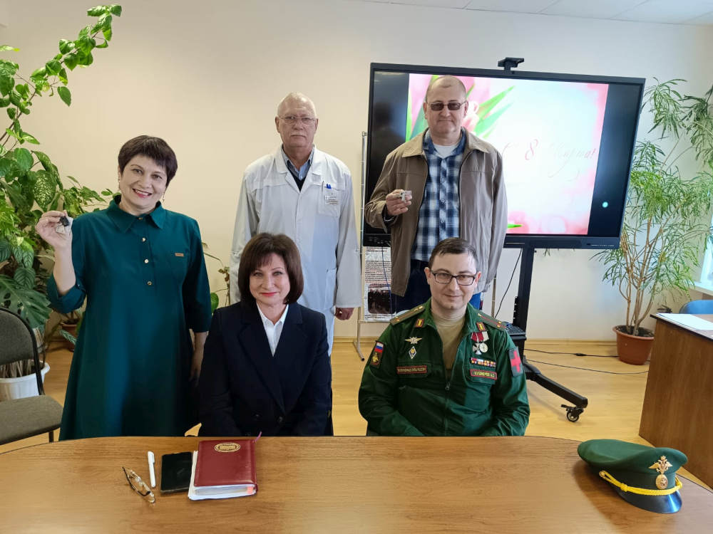 ФАПам Унечского района вручили ключи от двух новых автомобилей