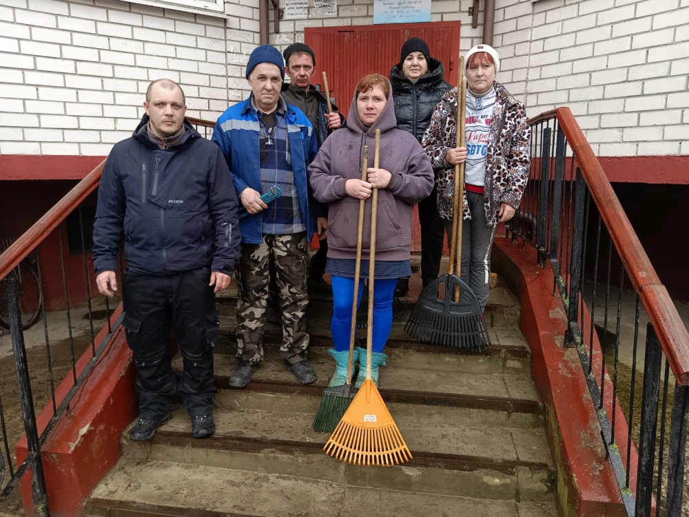 В Унече директор ООО «Квартал 32» А.Н. Знаенок поздравил коллег с профессиональным праздником