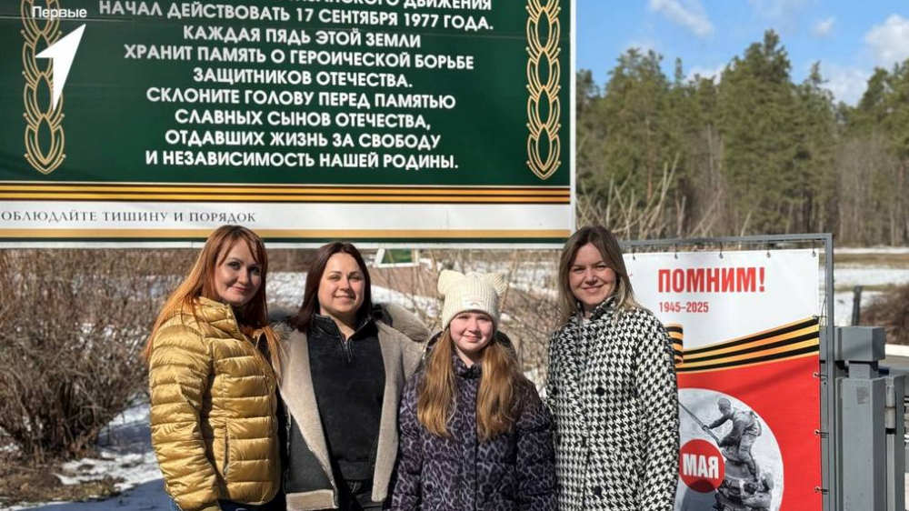 Девочка Саша из луганского города Брянки продолжает изучать памятные места Брянщины