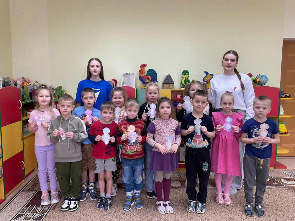 В Унече активисты «Движения Первых» школы №3 провели для воспитанников д/с «Дельфин» увлекательный мастер-класс