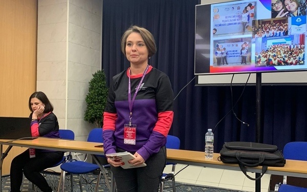 Руководитель детской театральной студии Елена Абрамова напомнила родителям, как предостеречь детей от вербовки в интернете