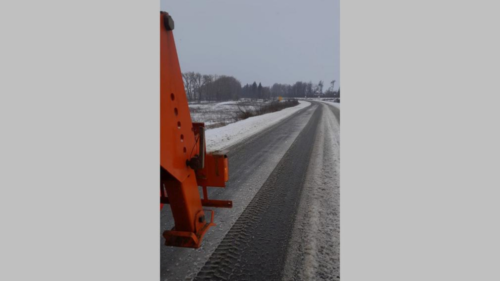 В Брянской области круглосуточно ведется уборка и обработка дорог