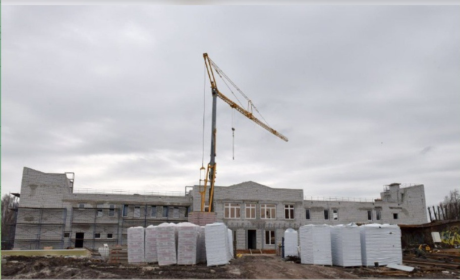 Александр Богомаз проинспектировал строительство ледового дворца в Глинищево