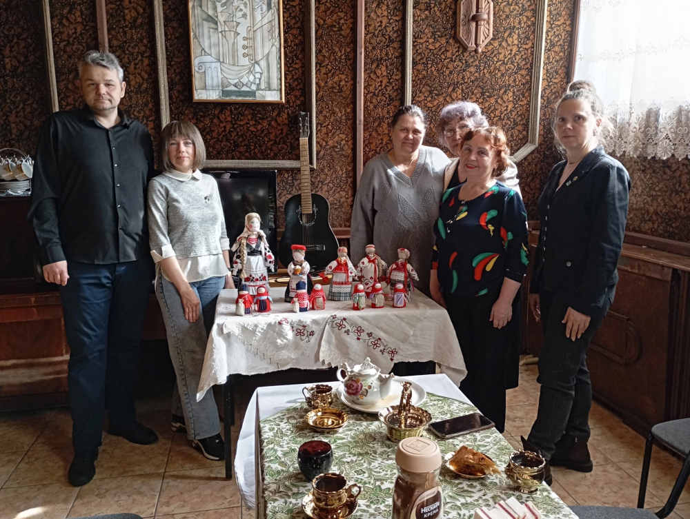 В Унече при центральной библиотеке состоялось заседание литературно-эстетического объединения «Призма».