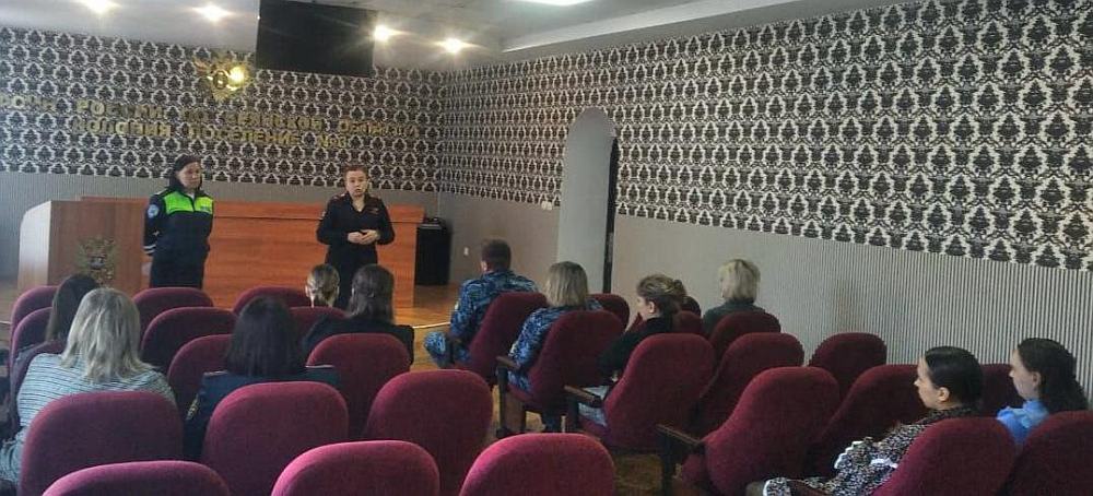 Сотрудники линейного отдела полиции на ж/д станции «Унеча» провели профилактическое занятие в «Колонии поселения-3»