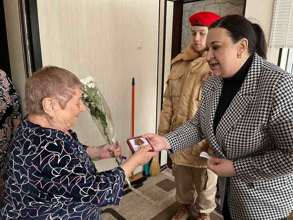 В Унече труженикам тыла вручили медали «80 лет Победы»