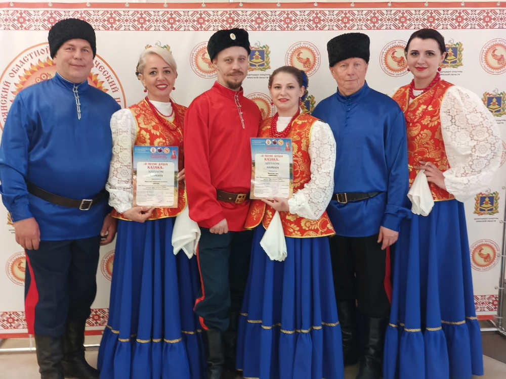 Творческие коллективы клуба им. 1 Мая г. Унеча  приняли участие в заключительном концерте областного фестиваля «В песне душа казака»