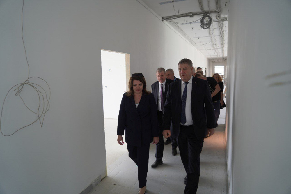 Губернатор Александр Богомаз проинспектировал капремонт злынковской школы №2