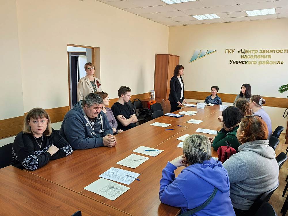 В центре занятости населения Унечского района прошел региональный этап Всероссийской ярмарки трудоустройства 2025 «Работа России. Время возможностей»