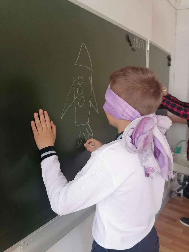 В библиотеке с Павловка для школьников провели познавательную программу «Летим к звёздам»