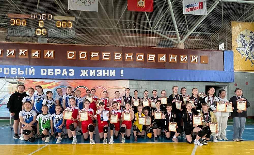 В Унече прошли соревнования по волейболу посвященные 80-летию Великой Победы