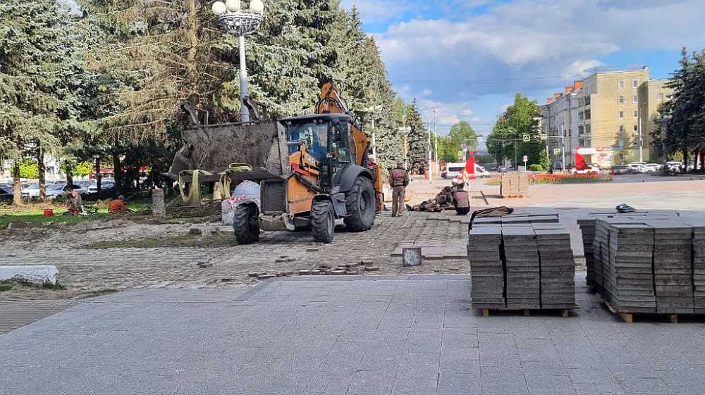 В Брянске началось благоустройство площади Октябрьской революции