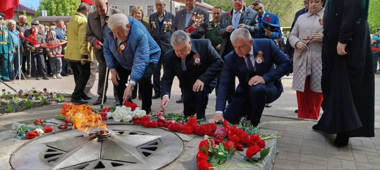 В День Победы в Унече состоялось возложение цветов к памятникам и мемориалам