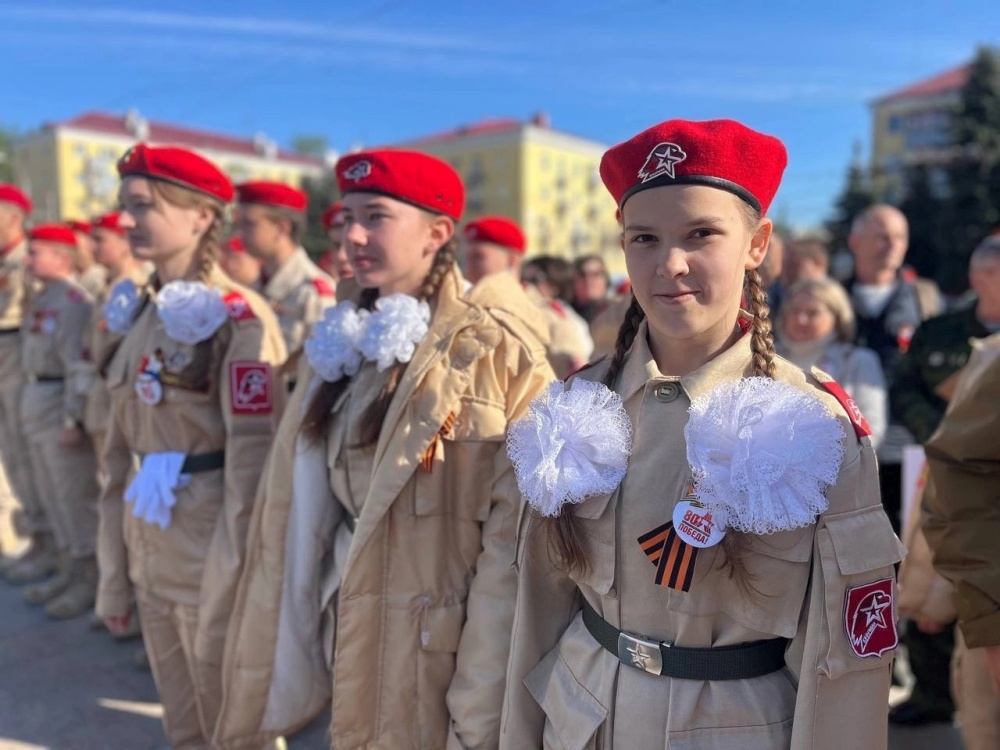 Унечская школьница Гавричкова Анастасия приняла участие в параде в честь 80-летия Великой Победы в Брянске
