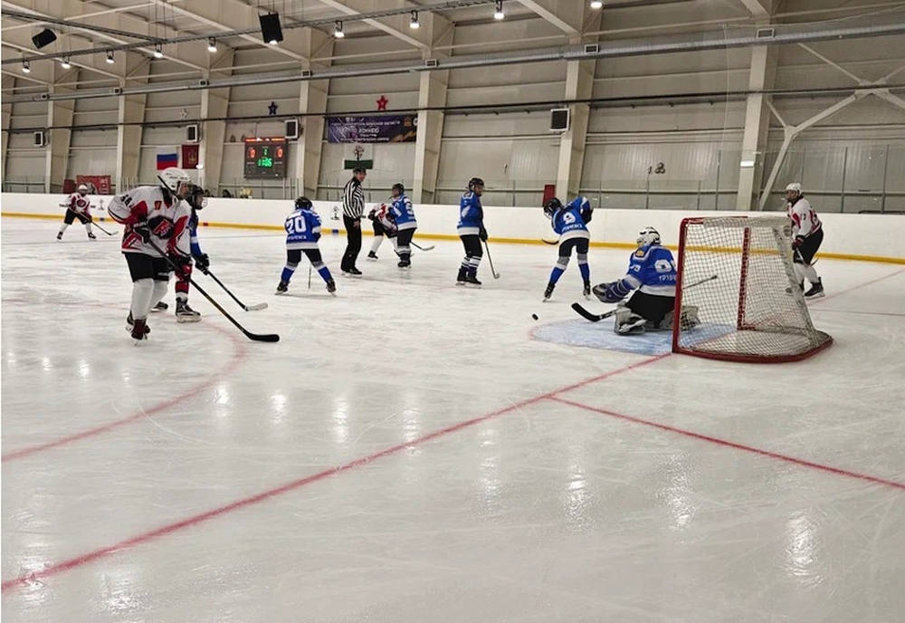 В Стародубе Кубок губернатора по хоккею впервые разыграли женские команды