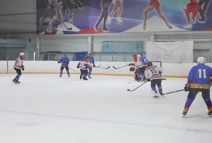 В Клинцах турнир по хоккею посвятили памяти погибших участников СВО