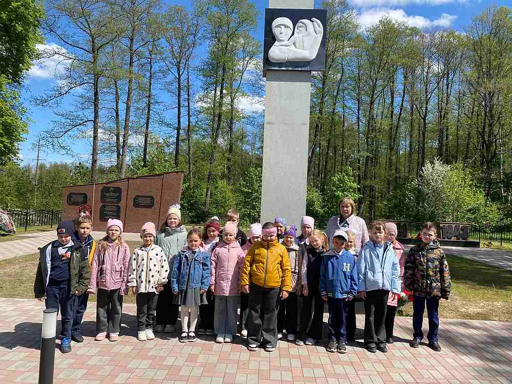В Унече для учащихся школы №5 экскурсию по памятным местам города