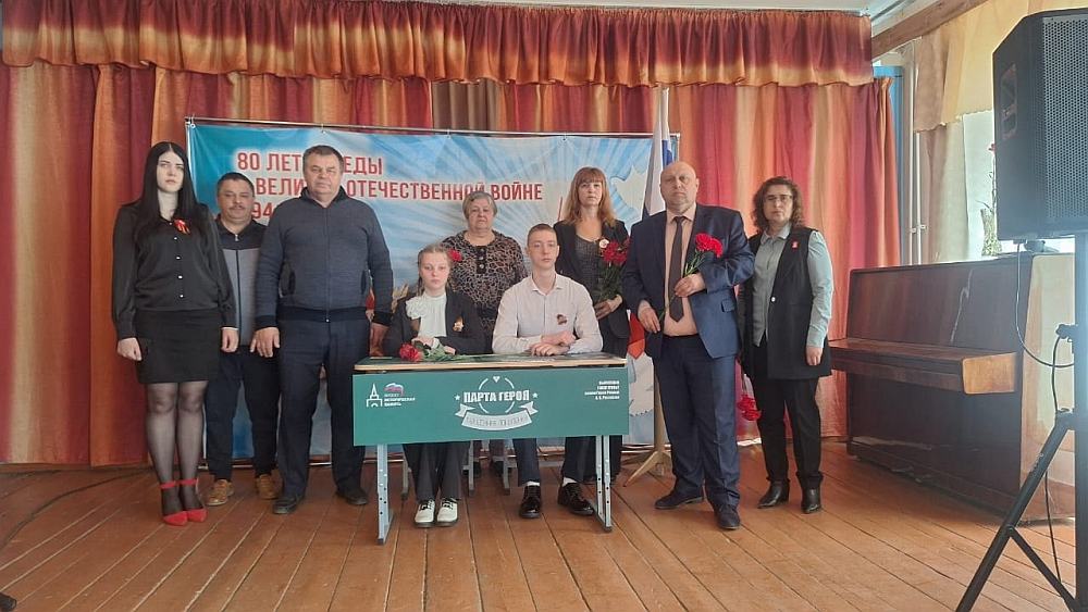 В Унечском техникуме отраслевых технологий и транспорта торжественно открыли парту Героя Грибанова Сергея Александровича