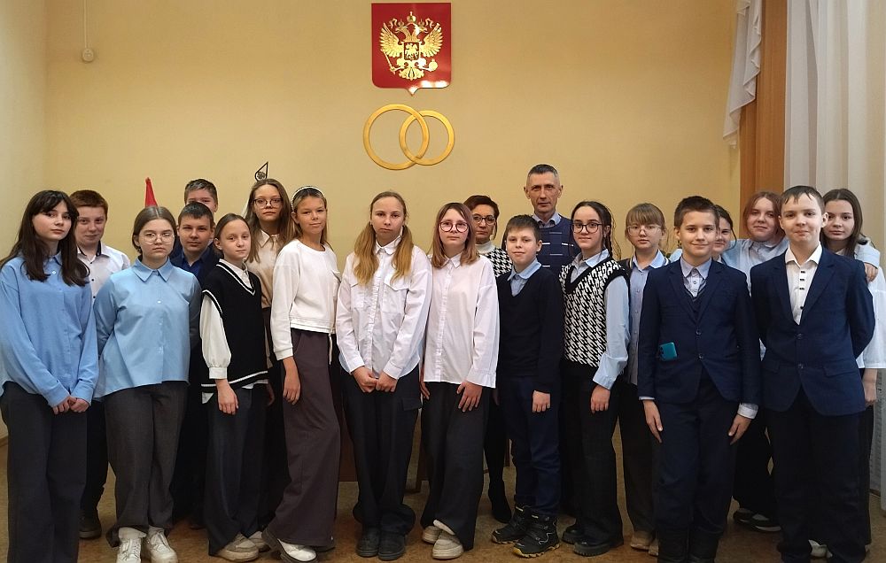 В отделе ЗАГС Унечского района для школьников провели мероприятие посвященное Дню защиты детей