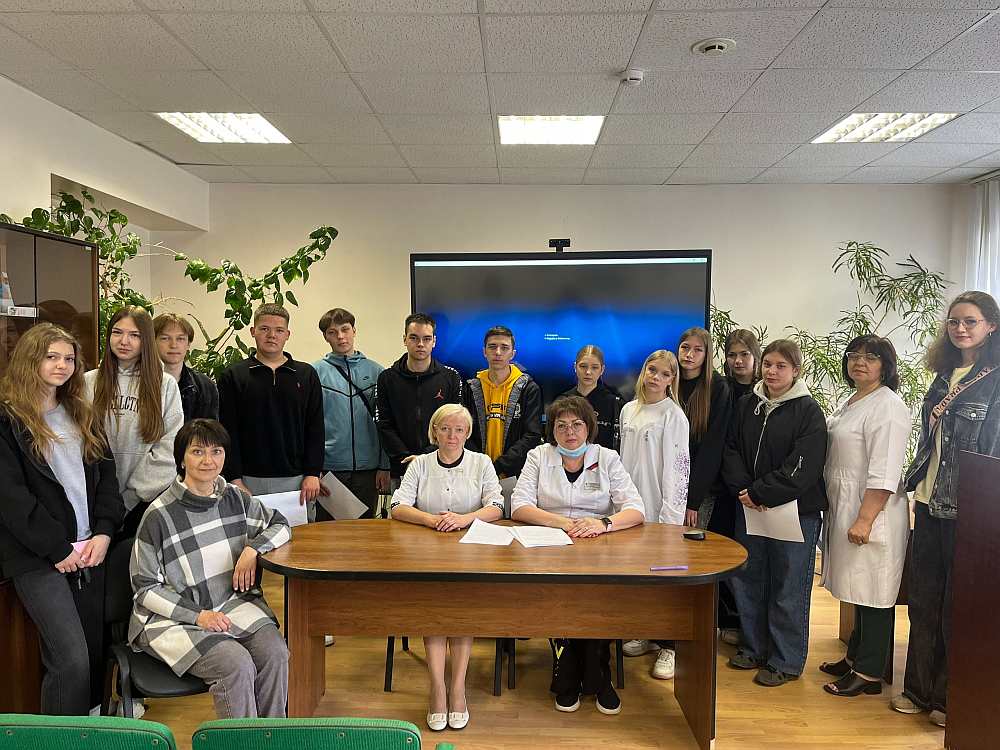 Унечские выпускники совершили профэкспедицию в унечскую ЦРБ