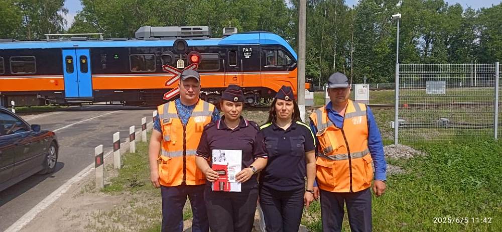 В Унече сотрудники Госавтоинспекции присоединились к оперативно-профилактическому мероприятию «Железнодорожный переезд»