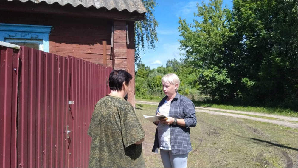 В Унечском районе специалисты ГБУ КЦСОН и ГКУ ЦЗН проинспектировали условий проживания граждан, освободившихся из мест лишения свободы