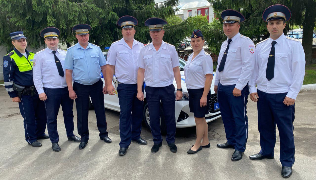 Сотрудников отделения Госавтоинспекции по Брянской области МО МВД России «Унечский» поздравили с 89-й годовщиной образования Государственной инспекции безопасности дорожного движения