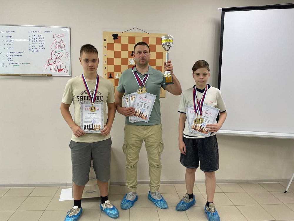 Унечские шахматисты стали лучшими на Первенстве ЦФО среди малых городов и сельских поселений в Тульском Щёкино