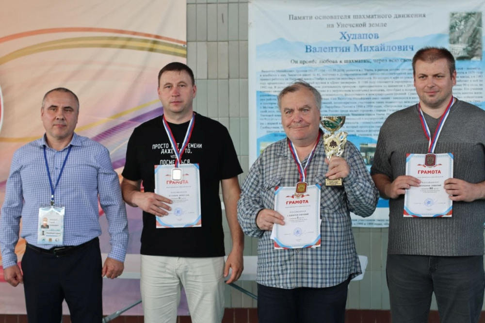 В Унече прошел турнир по быстрым шахматам памяти В. М. Хулапова