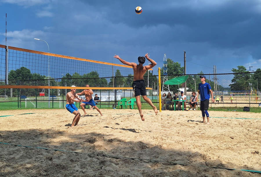 В Унече прошел XV турнир по пляжному волейболу памяти Почётного железнодорожника В. И. Павлюкевича