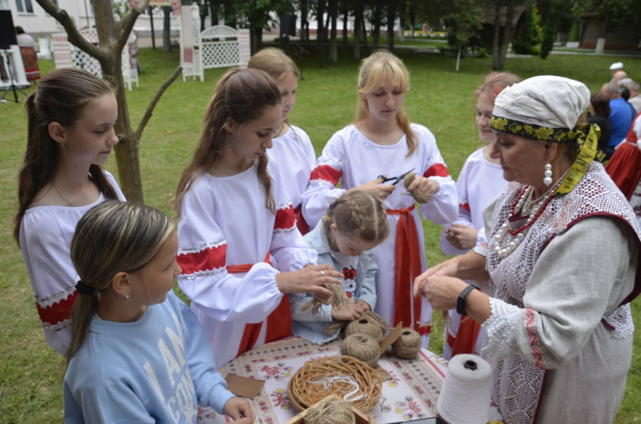 В Унече прошёл районный народный праздник «Три Великих Спаса»