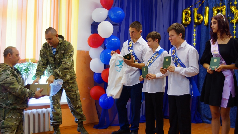 Климовские десантники побывали в Центре помощи детям, оставшимся без попечения родителей