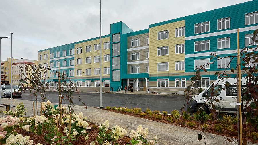 Брянские сотрудники «Россети Центр» обеспечили электроснабжение новой школы в Брянске