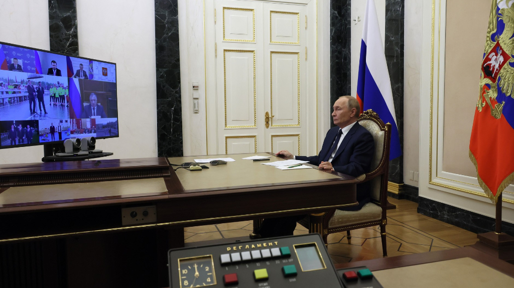 Президент России Владимир Путин открыл движение по новому  путепроводу в Унече