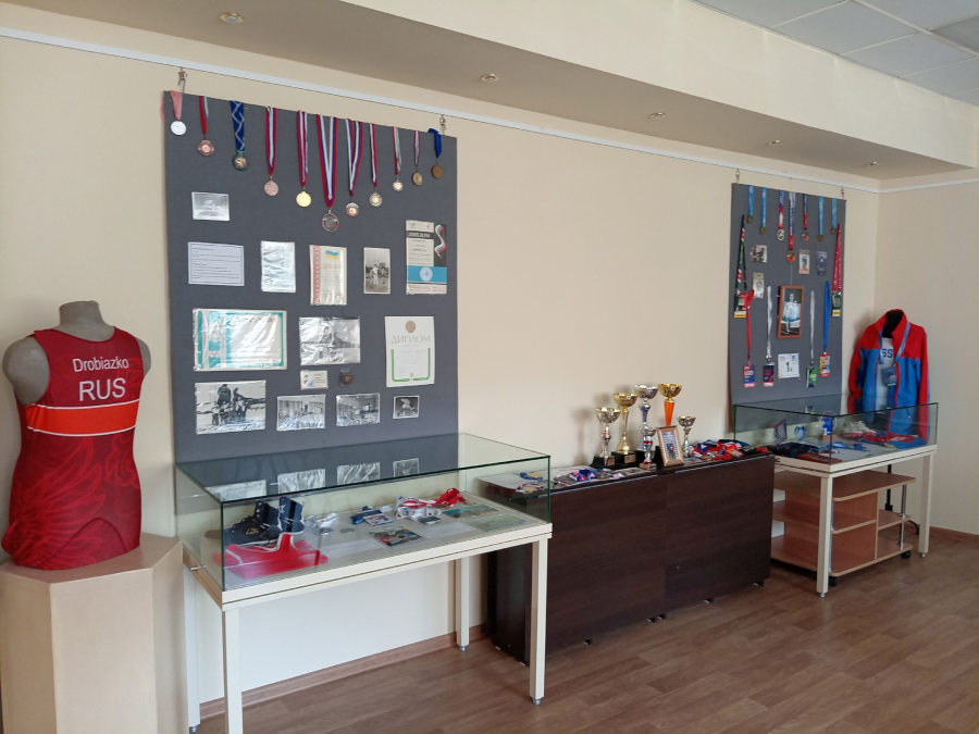 В Унечском краеведческом музее открылась выставка «Спорт как норма жизни»