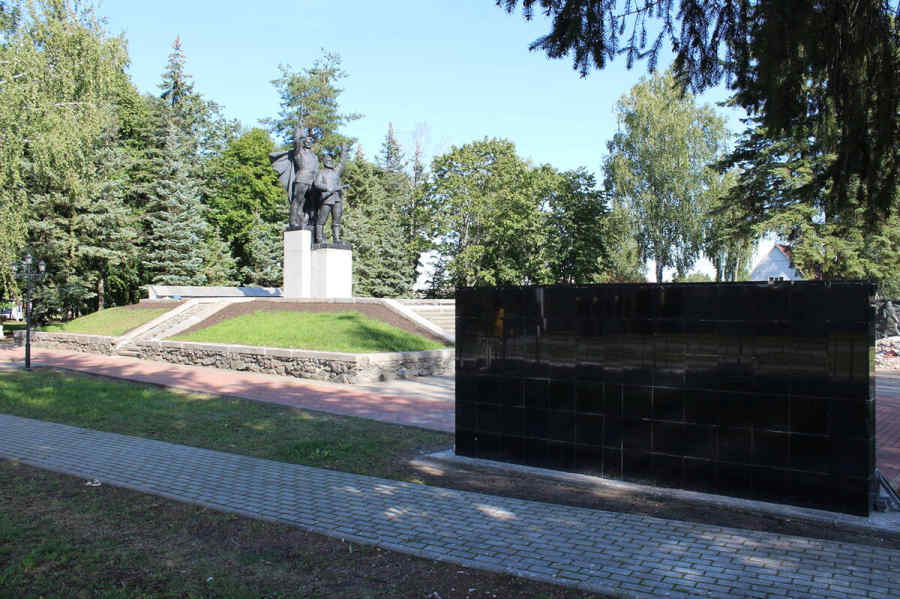 В Суземке продолжается благоустройство мемориального комплекса «Курган славы»