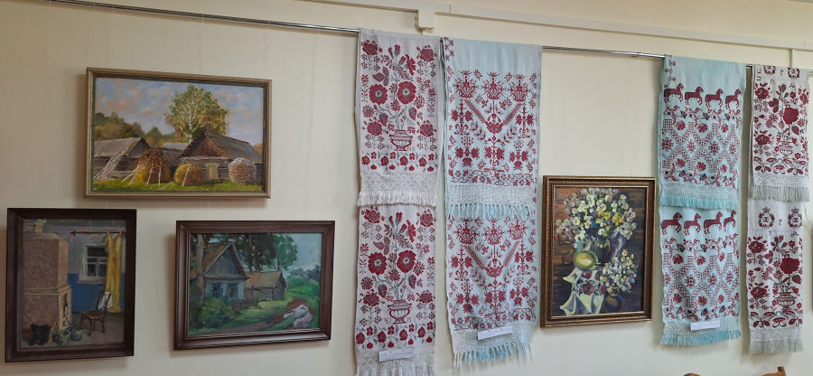 В студии Ассоциации Унечских художников «Родники» открылась выставка «Бабушкин рушник»