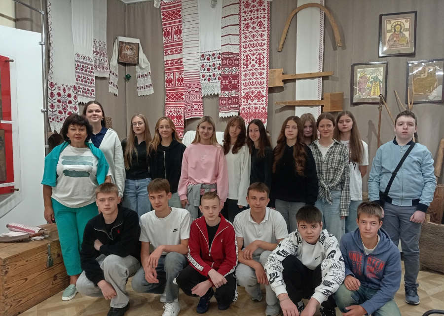 Унечский краеведческий музей посетила группа учащихся гимназии №1 им. Ю.А. Гагарина г. Клинцы