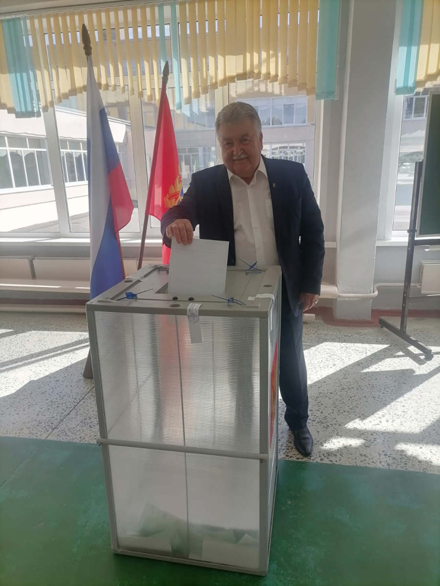 Глава Унечского района Анатолий Кусков принял участие в выборах