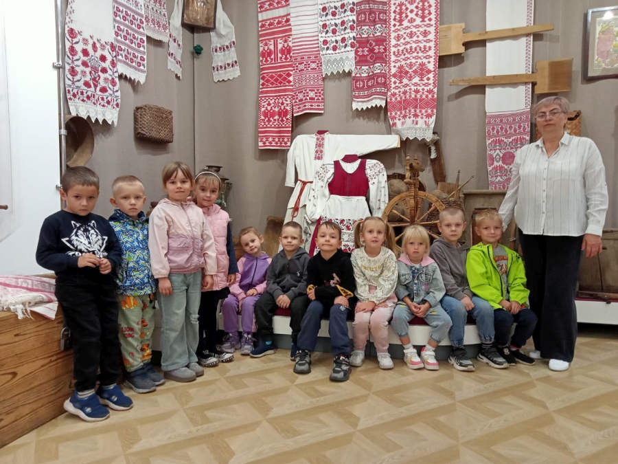 В Унече воспитанники детского сада «Рябинушка» посетили с экскурсией краеведческий музей