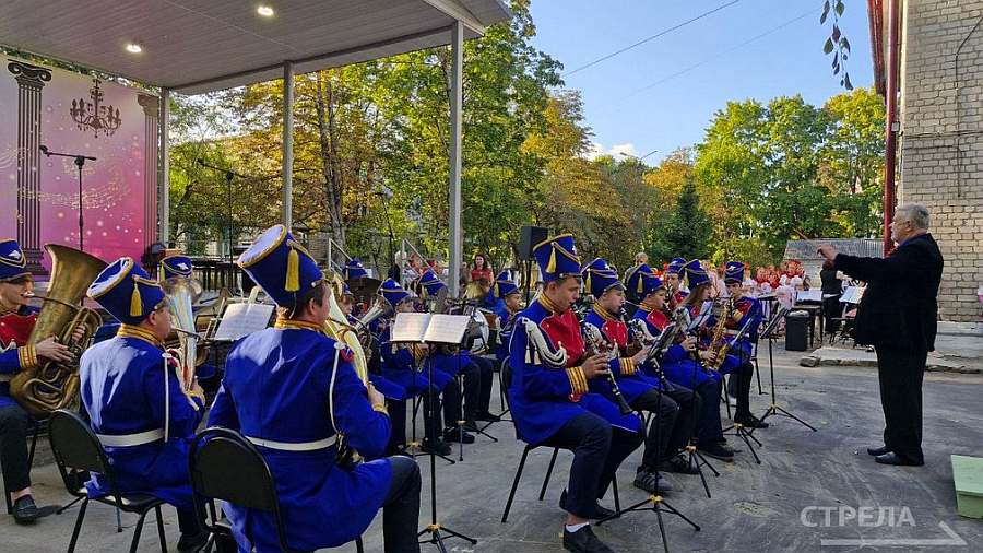 В День освобождения брянского Фокино для горожан провели праздничный концерт