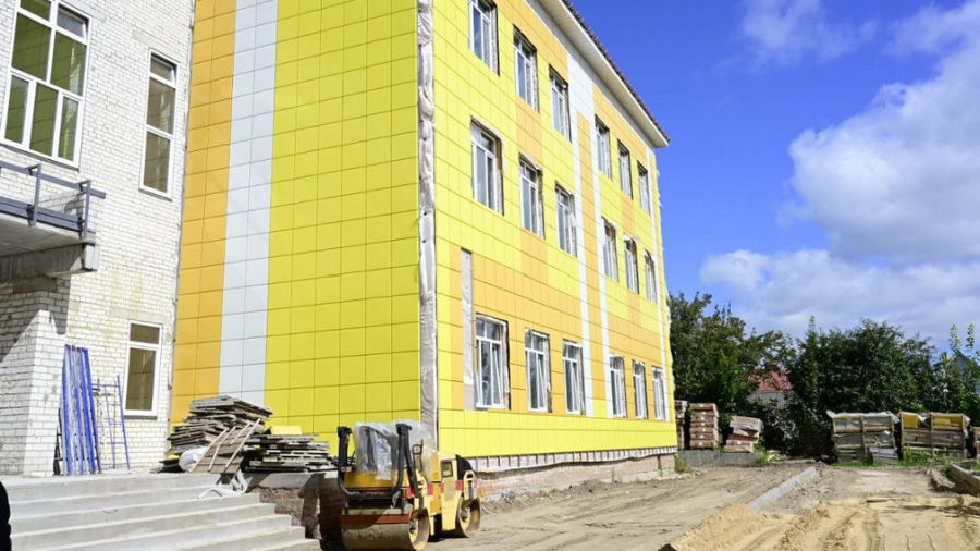 В Сураже активными темпами ведется строительство новой школы на 500 мест