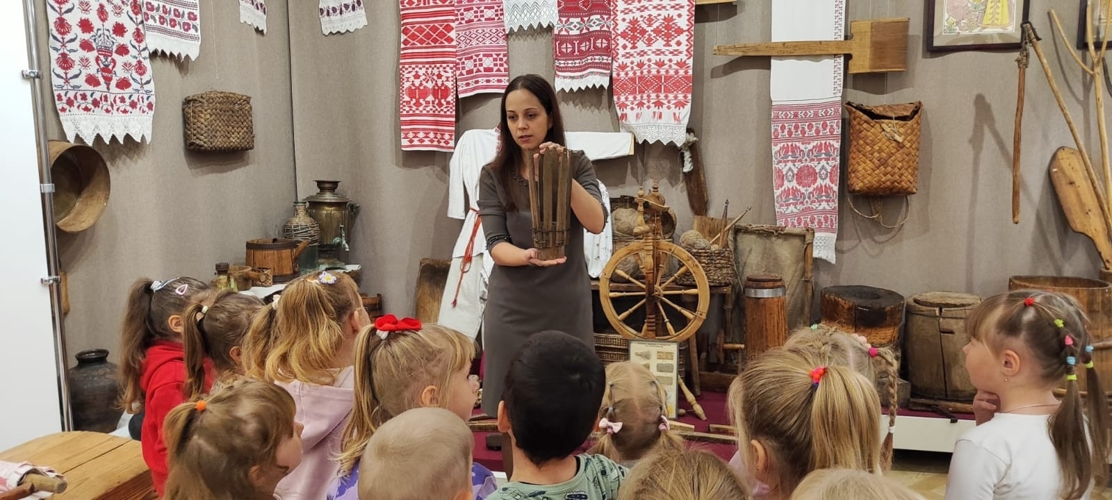 В Унече воспитанники старшей группы детского сада «Ромашка» впервые посетили краеведческий музей